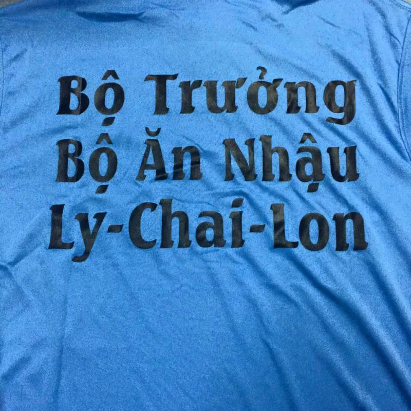 Tên áo đá banh hài hước độc lạ mẫu 3