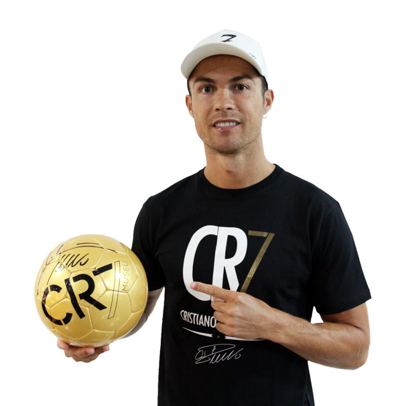 Quả bóng có chữ ký của Ronaldo