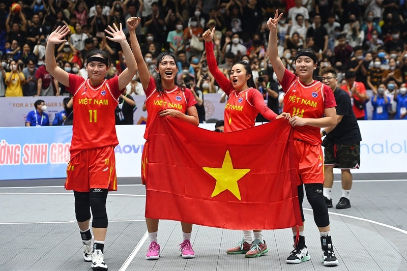 Mẫu áo bóng rổ có tay của đội tuyển bóng rổ nữ Việt Nam